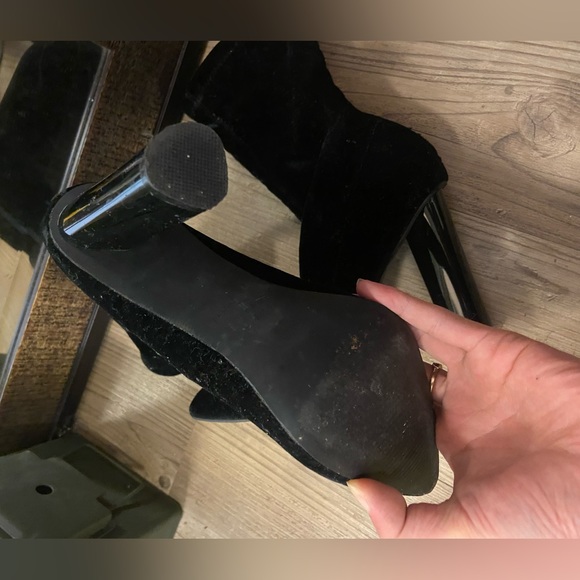 Black velvet boots size 7 - Picture 2 of 2